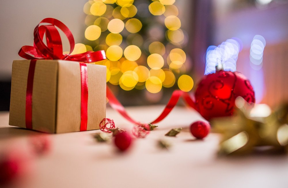 Картинки по запросу Какие подарки нельзя дарить на Новый год 2019