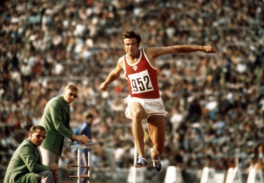 Suri kergejõustikumaailma suurkuju, kolmekordne olümpiavõitja Viktor Sanejev. Jaak Uudmäe: ta oli minu suur eeskuju